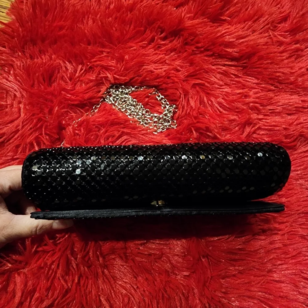 Jessica McClintock offers clutch